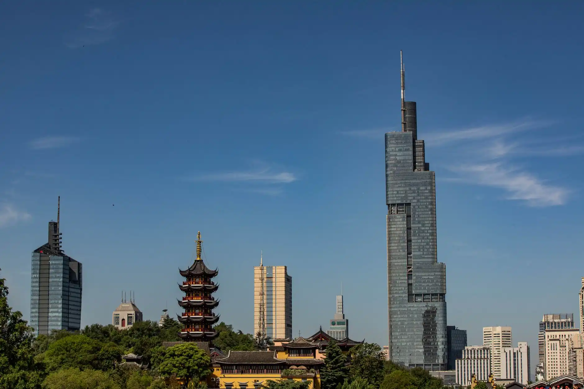 商用垃圾桶选购指南:材质与容量适配商超场景